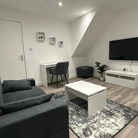 Modern Apartment In Luton Town Centre Exterior foto