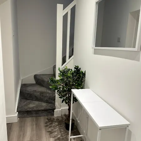 Modern Apartment In Luton Town Centre Exterior foto