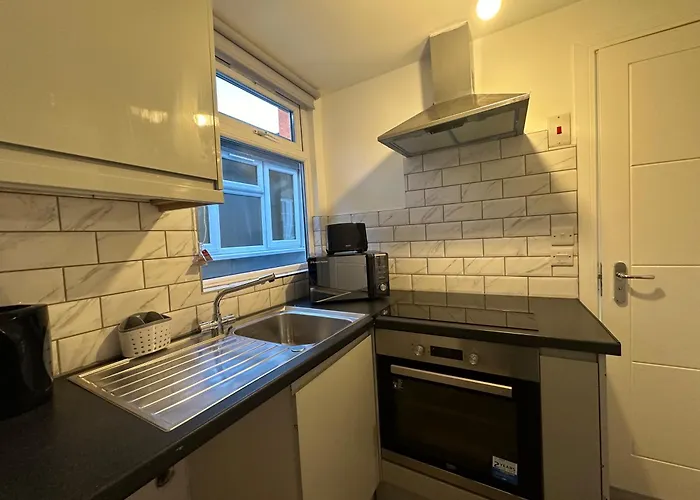 Modern Apartment In Luton Town Centre