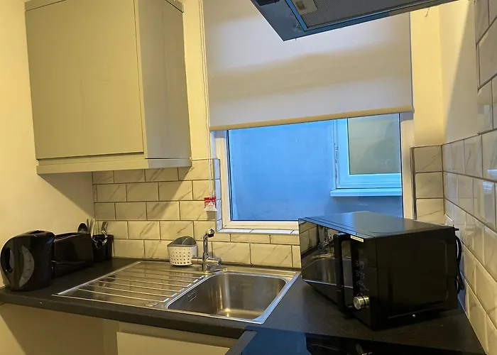 Modern Apartment In Luton Town Centre
